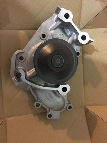 Toyota lexus new oem water pump 16100-29085