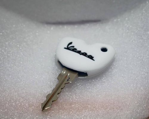 Vespa white silicone key protect for vespa s, lx, lxv, gts, sprint, primavera