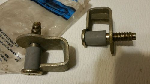 1986 ford aerostar  n.o.s. #e69z-1122008-a door striker assembly