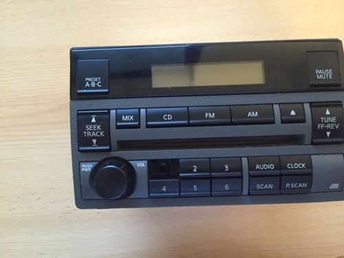 2005 nissan altima factory stereo / cd in dash unit model no. 28185zb10a