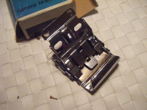 Nos  1976-1988 gm sunroof vista vent  latch  part number  20367710