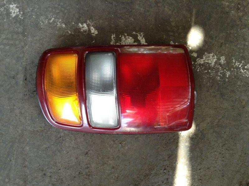00 01 02 03 04 05 06 tahoe rear left passenger tail light oem