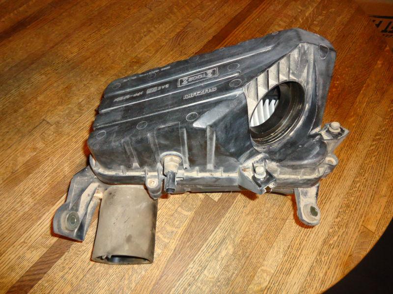 Suzuki sidekick / geo tracker air box housing air cleaner filter. 1.6l 16v 