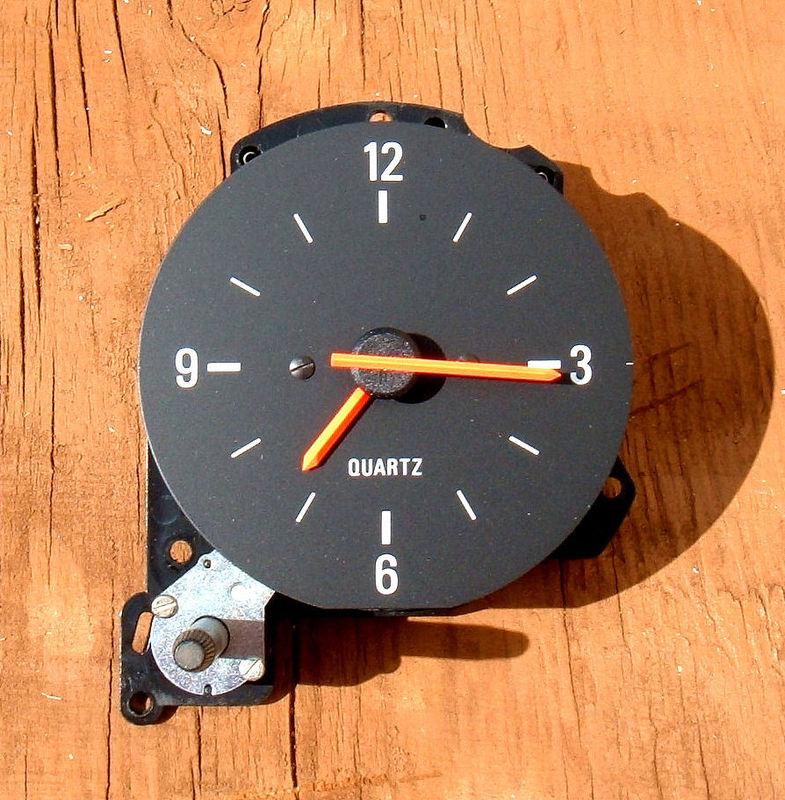 Volvo 240 clock for instrument cluster - 1986-93 - oem - vdo - 88471105