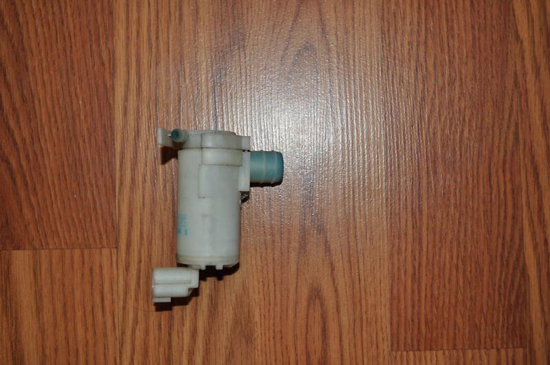 Sell Windshield washer fluid pump for infiniti m35 nissan 350 in