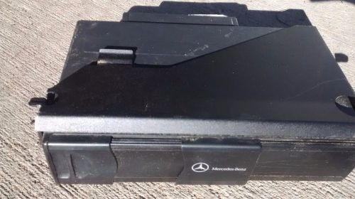 03-09 mercedes w209 clk500  etc   cd  changer  and magazine 2038209089 model