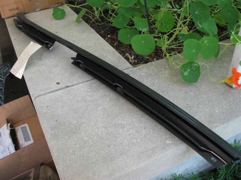 Nos 1991 - 1995 caprice windshield reveal side molding left  9c1 with spot light