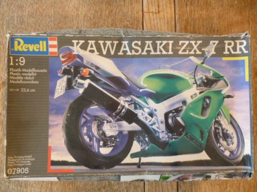 Kawasaki zx-7rr model kit revell 1:9 scale