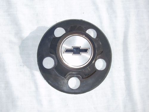 Chevrolet wheel cover center hubcap rally suburban astro silverado 15594373