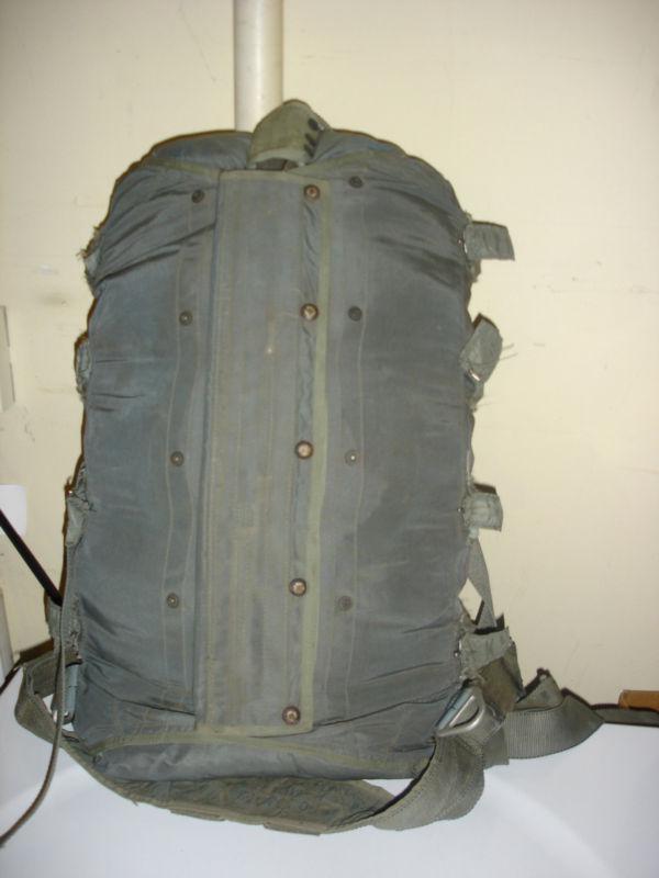 Vietnam era parachute: irving air chute co. back pack. mfg. 1961