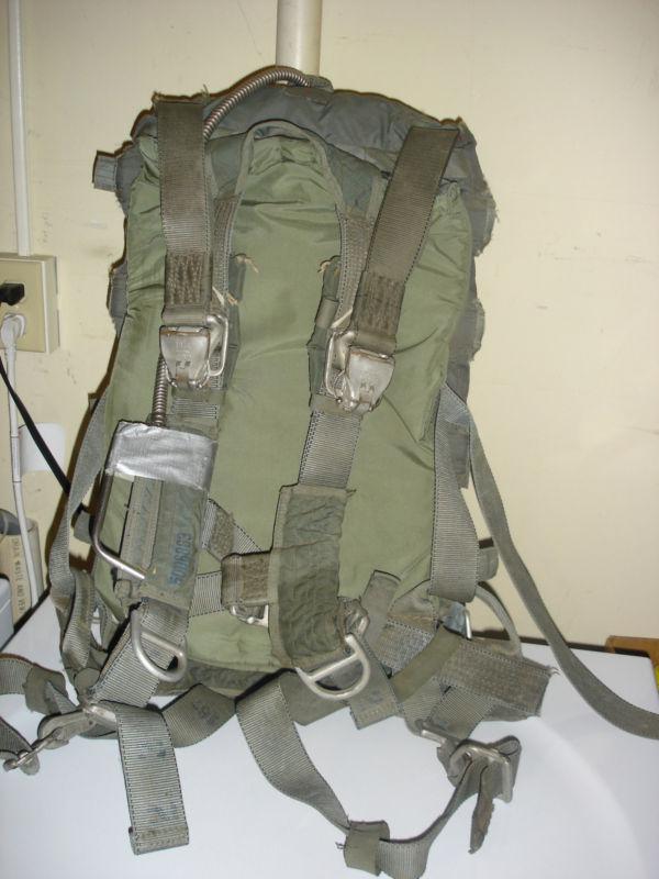 Vietnam Era Parachute: Irving Air Chute Co. Back Pack. Mfg. 1961, US $200.00, image 2