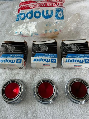 Nos mopar 1978-1980 charger cordoba magnum diplomat etc red wheel center cap oem