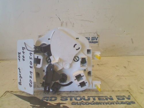 Peugeot 108 2019 5900yv030 control air conditioning control panel ac-