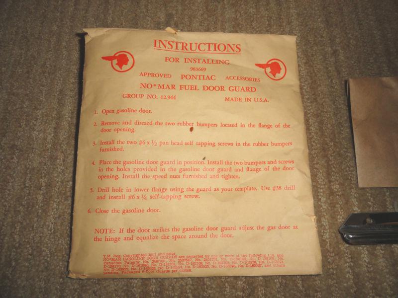 61-62 PONTIAC NOS NO MAR FUEL DOOR GUARD 983669 , US $24.99, image 2