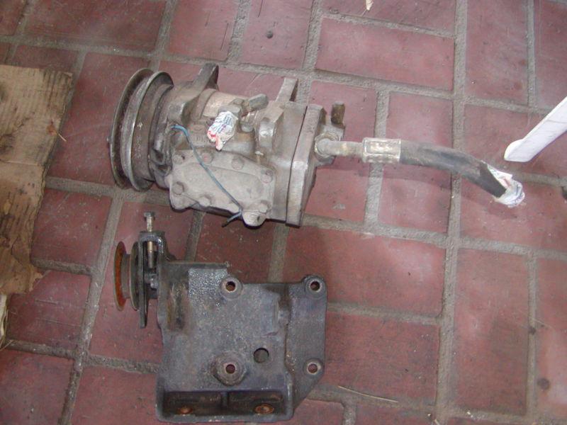 75 78 datsun 280z a/c compressor with bracket.