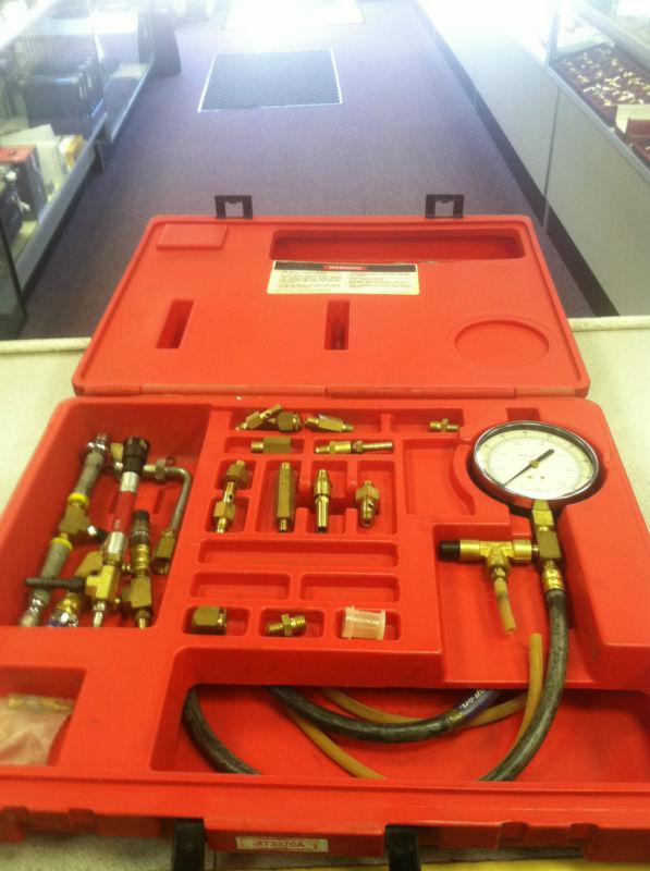 Snap on fuel pressure gauge set