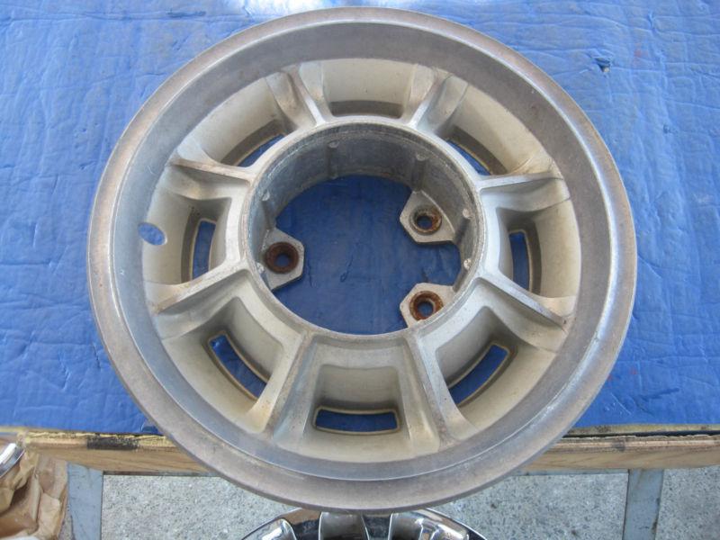 Sell 1196566 OLDSMOBILE olds STARFIRE CUTLaSS MAGNESIUM HUBCAP WHEEL
