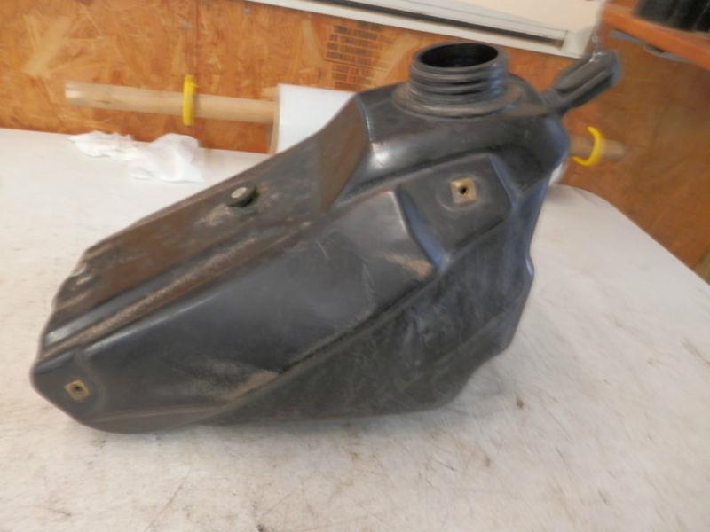 2003 honda crf450r  fuel tank  w/ outlet   