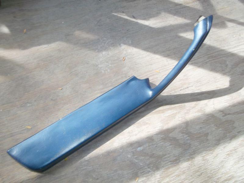 Nos 1980 1981 1982 buick skylark door arm rest lh 14.686 20153319 blue color