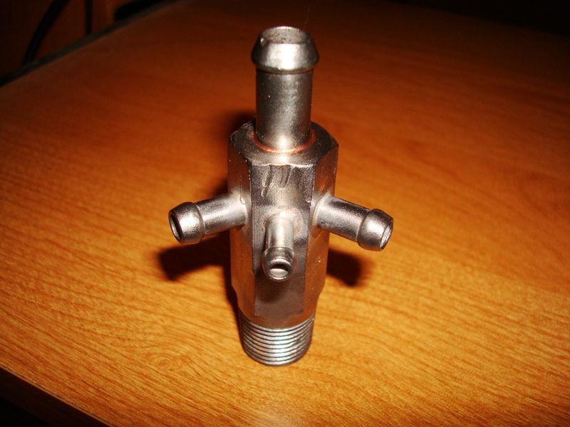 1970-73 ford mustang mach boss cougar torino 351c 4v intake vacuum port fitting 