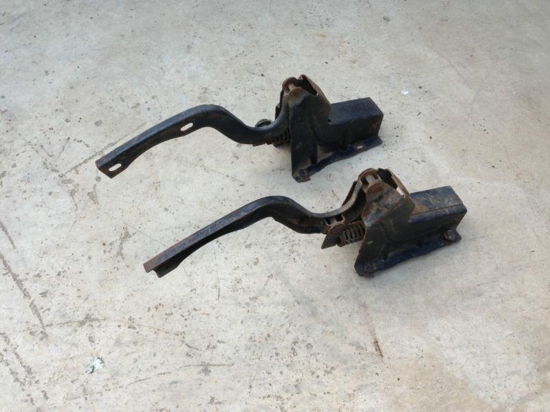 1957 / 1958 ford fairlane hood brackets with springs 