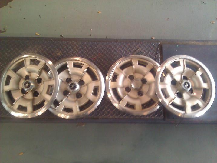 Datsun 280z oem hubcaps