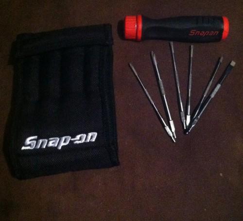 Snap-on mini ratcheting screwdriver set black,red