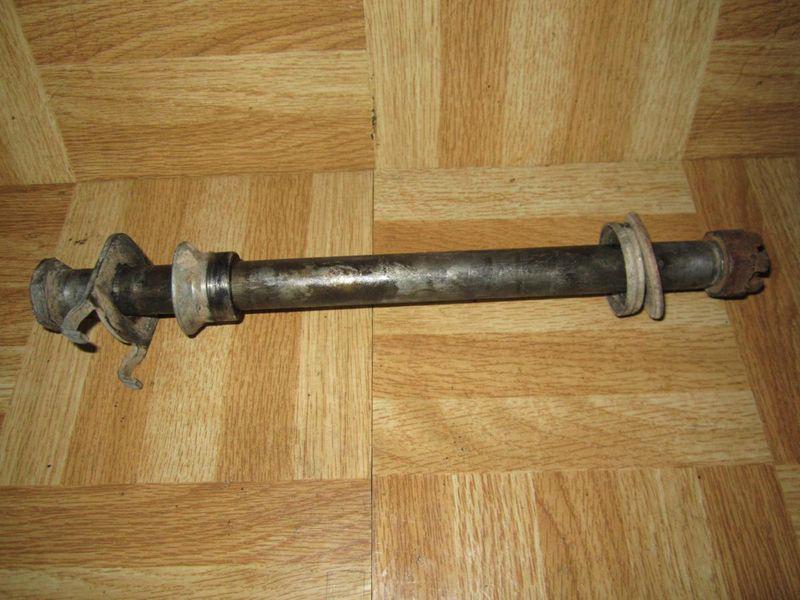 (b) 1987 yamaha yz125 yz 125 .. rear axle