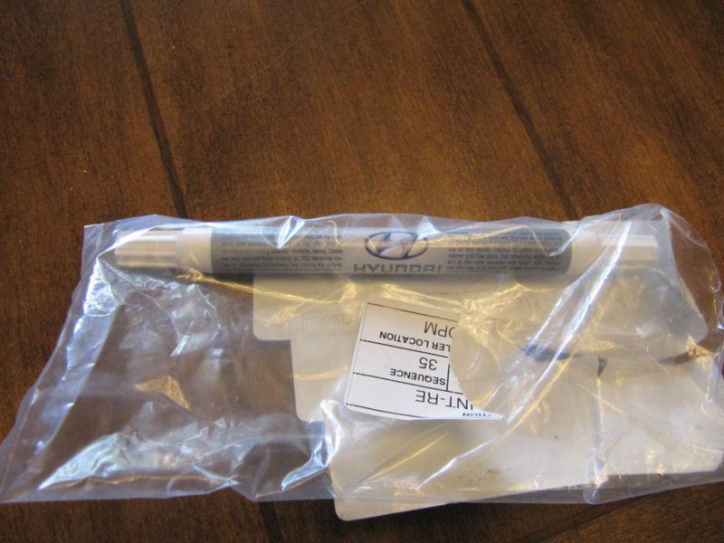 Hyundai oem exterior touch-up paint pen - paint code hl 00284-02000-hl