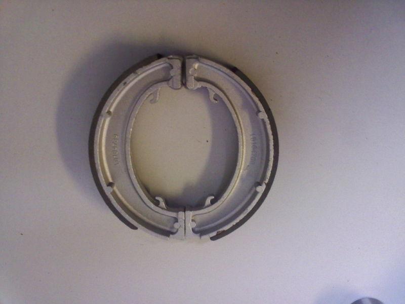 Triumph front brake shoes, 650 8" early to 65 thin
