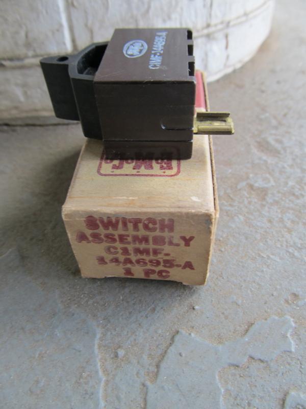 Nos ford 1961-1963  power window lock switch fairlane galaxiefomoco 14a695-a