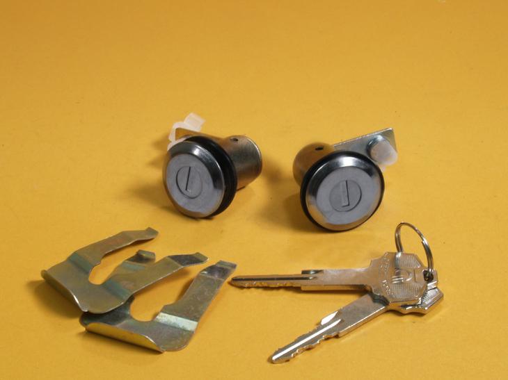 Datsun 620 120y b110 b210 b310 door locks with keys