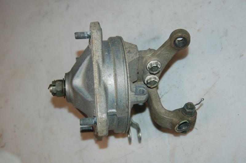 2000 yamaha blaster yfs200 yfs 200 right front hub knuckle spindle drum brake