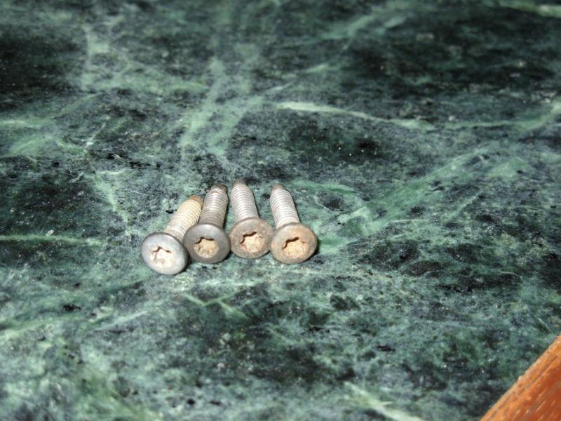 1986-1995 mustang 5.0l nameplate to upper intake screws