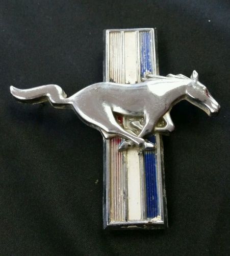 Vintage 1964 - 1968 ford mustang rh fender emblem c4zb-16c229-b fomoco