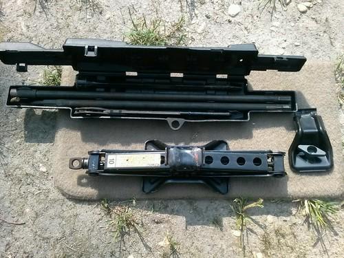 Oem 1999 chevy tahoe complete car jack kit, spare donut change tire wheel