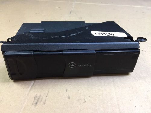 W209 mercedes clk320 500 55 amg 6 disc cd changer a2208274642