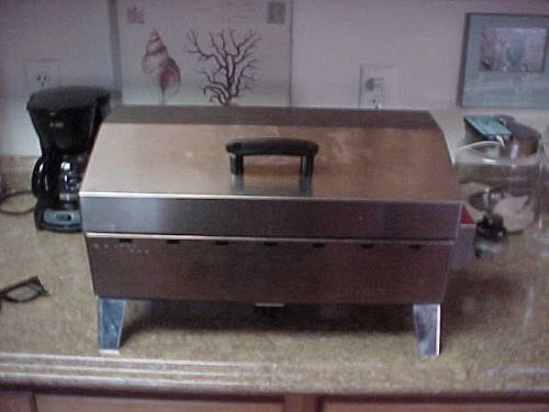 Kuuma stow n&#039; go  propane gas grill with rail mount great for boat, picnic used