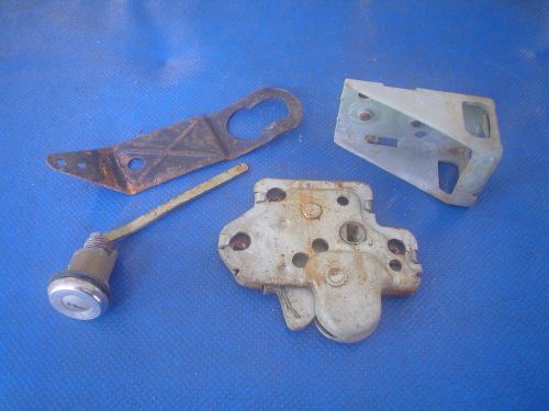 63 64 65 buick riviera wildcat 401 425 nailhead trunk lock latch plate clip