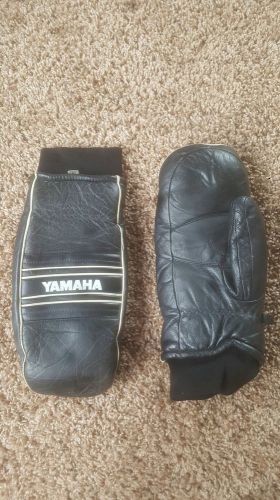 Vintage yamaha snowmobiling gloves size small
