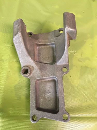 New oem johnson &amp; evinrude 1974-1992 9.9 &amp; 15 hp electric starter bracket 319350