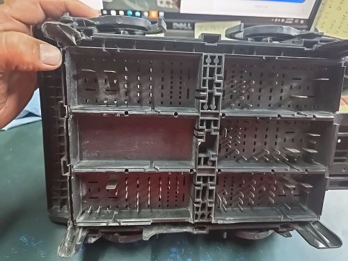 2014-2017 gmc sierra 1500 fuse box relay 23221126 module 961 16a2 b18