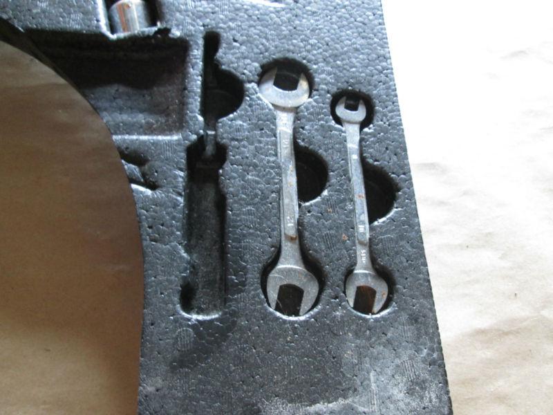 Purchase 01 LEXUS IS300 REAR SPARE TIRE CRANK TOOL KIT HOLDER OEM in