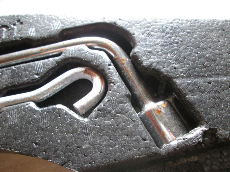 Purchase 01 LEXUS IS300 REAR SPARE TIRE CRANK TOOL KIT HOLDER OEM in