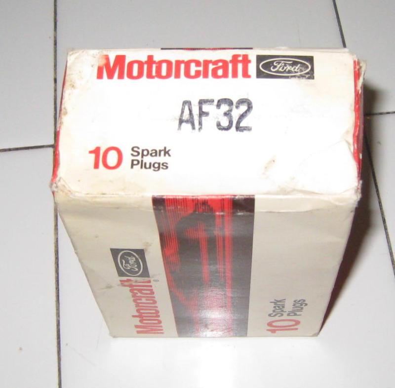 Ford motorcraft vintage  af32 spark plug lot of 10 in box mustang boss shelby
