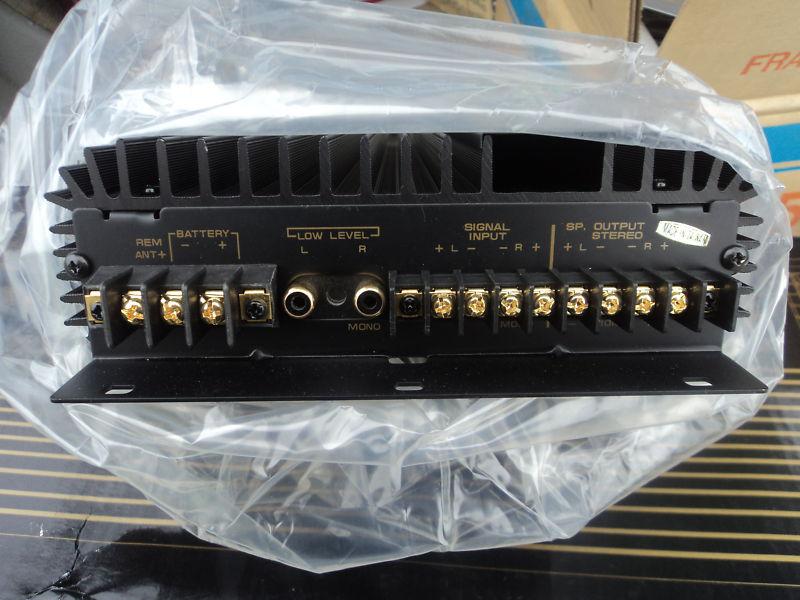 300 watt bridgeable old school amp new  in box