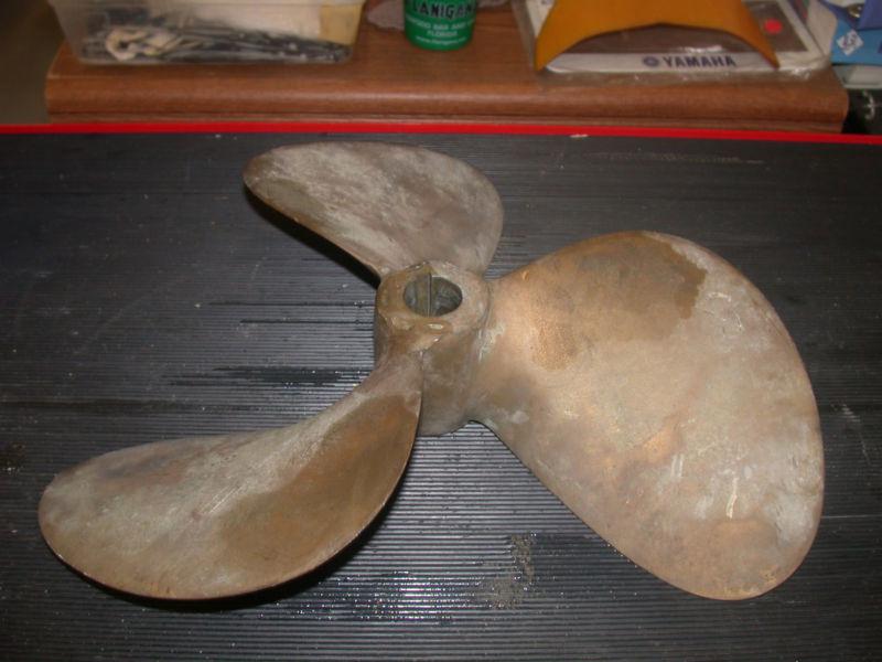 Inboard 16x17 3 blade right hand 1 1/4 shaft bralcup