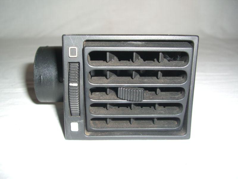 Alfa romeo milano or 75 passenger side outer dash air vent / ac outlet white