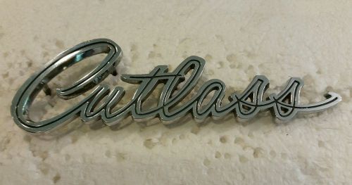 1968 olsmobile cutlass supreme decklid &#039;cutlass&#039; script emblem very nice !