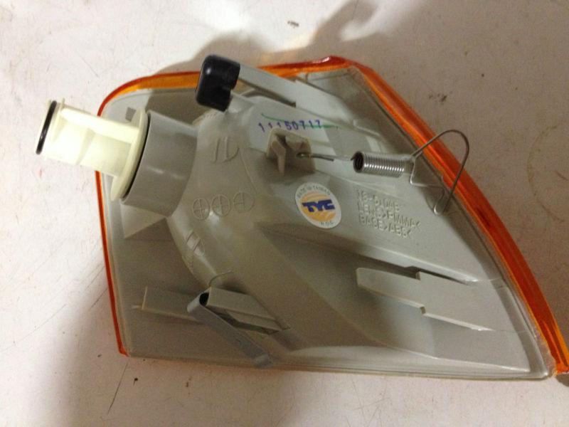 Buy LEFT SIDE CORNER LIGHT (AMBER) VW PASSAT in South Haven, Michigan